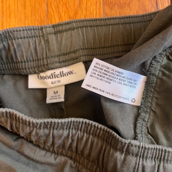 Goodfellow Men's Khaki Green Shorts, Medium - Picture 3 of 3
